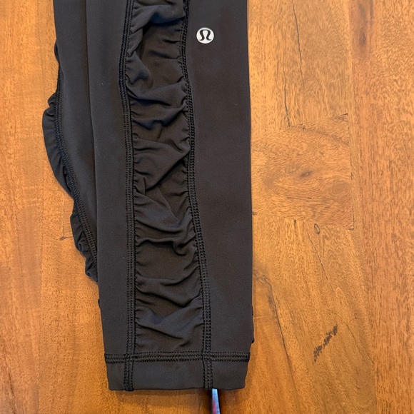 Lululemon leggings with ruching detail - black - Picture 5 of 7